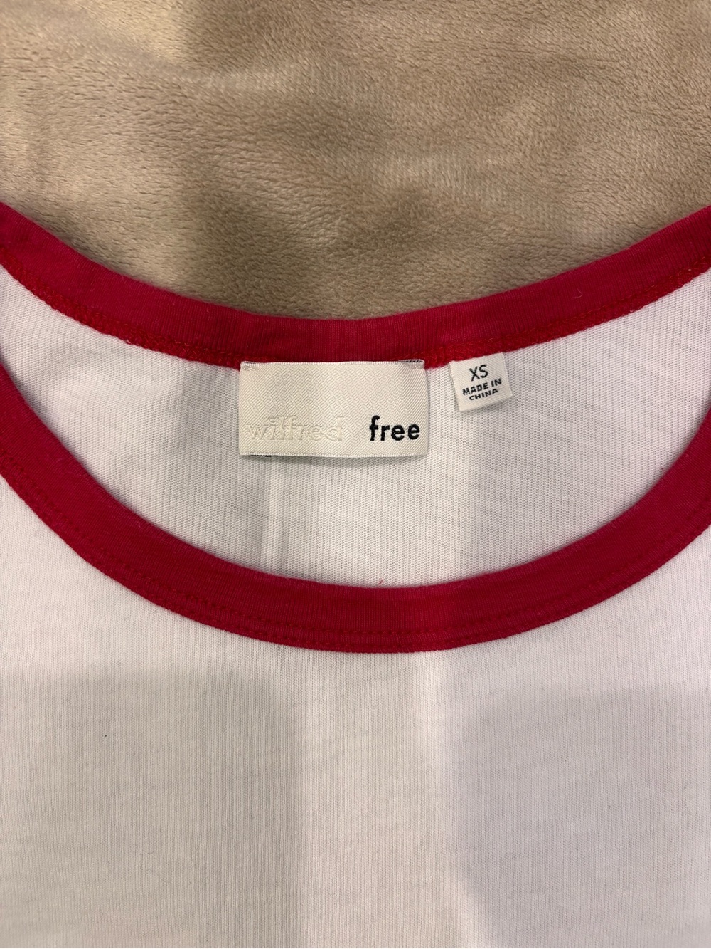 Aritzia - Wilfred White Short Sleeve Tee with Pink Crew Neck Trim